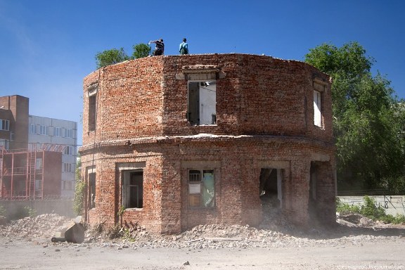 Водонапорную башню на Жилина снесли в 2011 году
