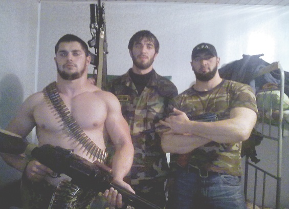 Охранники Кадырова. Крайний слева - Юнус Расухаджиев