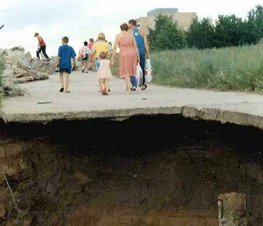 Спуск к Волге после дождя. Август 1997. Фото автора