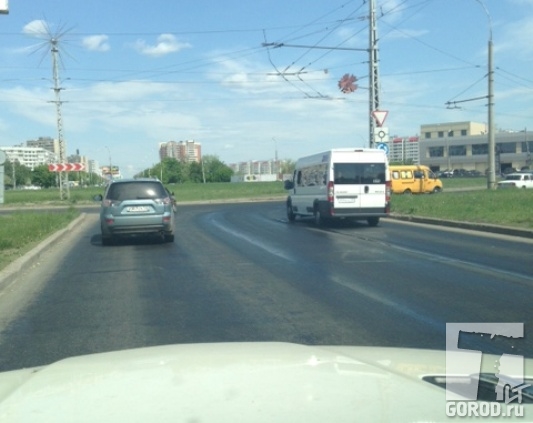 Асфальт на дорогах в Тольятти буквально плавится