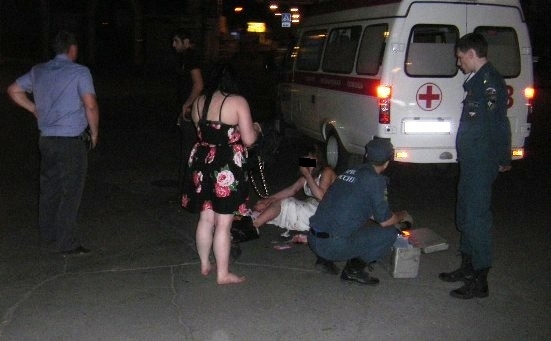 Сбитой на Гагарина женщине оказывают первую помощь