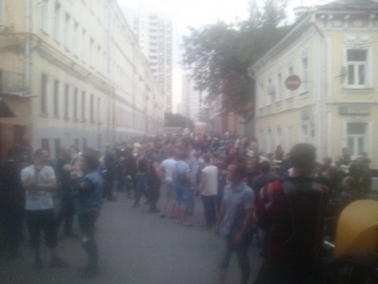 Байкеры блокировали выезд из здания батальона ДПС 