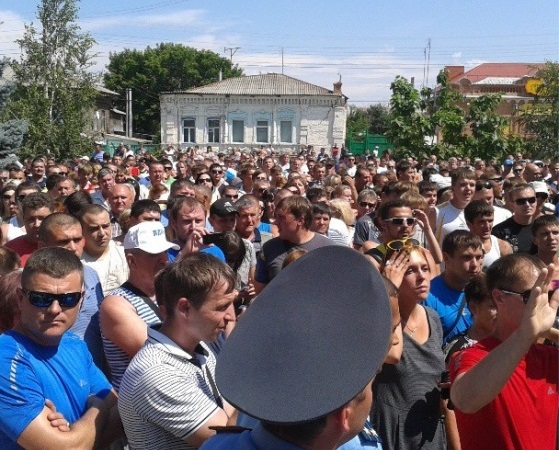 На митинг против кавказцев в Пугачеве пришли сотни людей