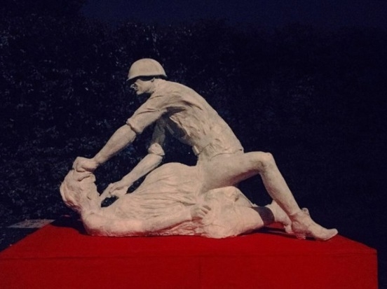 Памятник советскому солдату-насильнику простоял меньше суток 