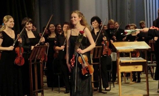 Виктория Гусаченко на сцене тольяттинской филармонии 