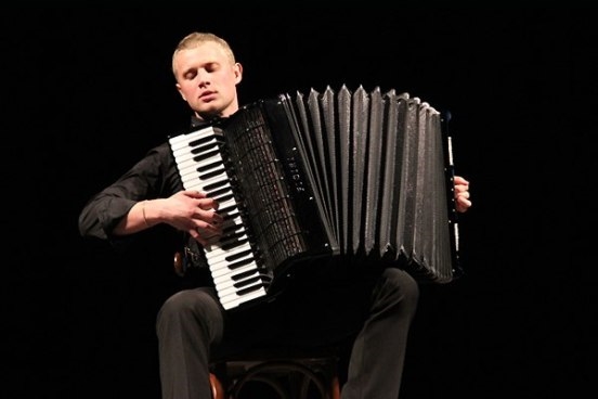 Александр Веретенников на сцене