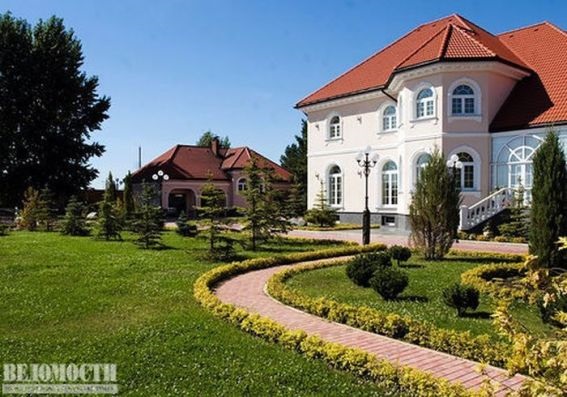 По слухам, особняк Комарова стоит более 100 млн. руб. 