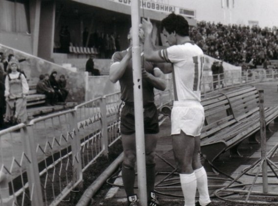 Владимир Евсюков открывает футбольный сезон 1987 на Торпедо