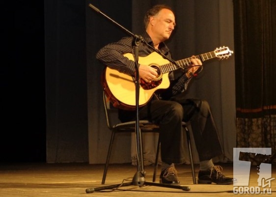 Петер Фингер на сцене тольяттинской филармонии