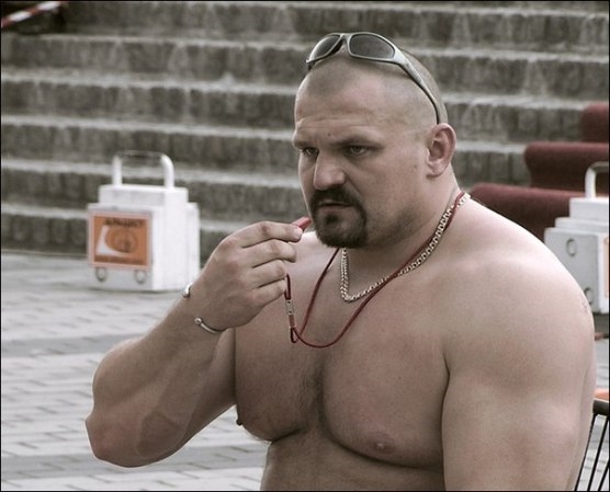 Самый сильный человек мира случайно разогнал гей-парад на Украине 600_kfrdhez7lls_n2035479