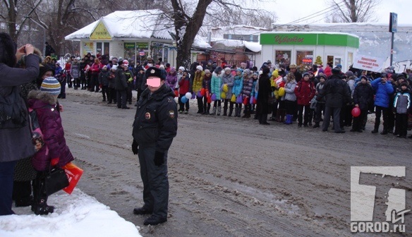 Полицейских расставили по всему маршруту эстафеты в Тольятти