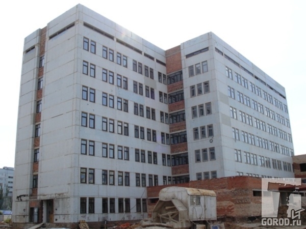 Август 2011 г, здание на Дзержинского, 15 в стадии строительства