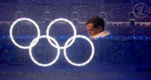 Нераскрытое кольцо Олимпиады стало мемом в сети 