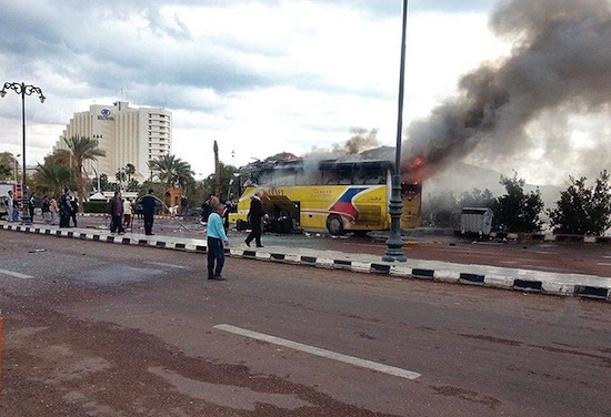 В воскресенье 4 человека погибло при взрыве автобуса в Египте