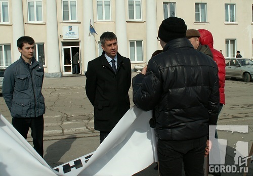 Мэр Тольятти Андреев пообщался с участниками пикета 