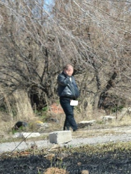 Мужчина разгуливал по набережной с расстегнутыми штанами 