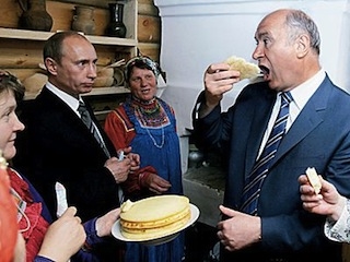 Путин и Меркушкин едят блины