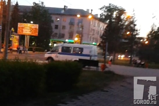 У входа в горсад Тольятти вчера дежурила полиция