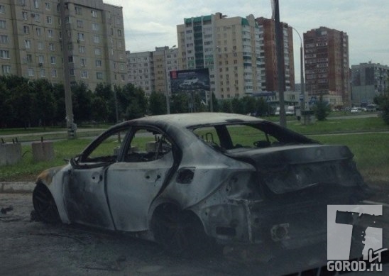 Тольятти, огонь полностью уничтожил "Лексус"