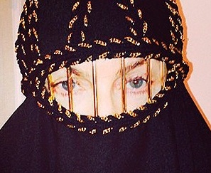 Мадонна в хиджабе