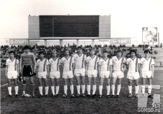 Открытие сезона-1987 в Тольятти (Сергей Чеснакас 3-й слева)