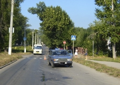 71-летний водитель ВАЗ-2107 сбил женщину с ребенком в Жигулевске