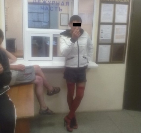 Мужчина в женской одежде был доставлен в тольяттинский ОП №22
