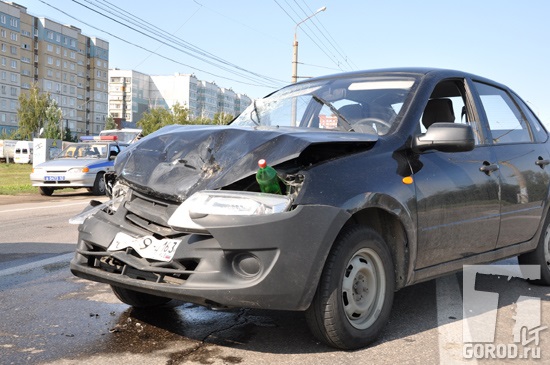 Тольятти, в результате ДТП Гранта серьезно повреждена 
