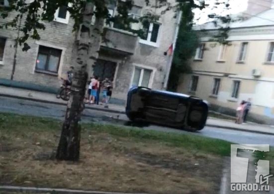 Перевернувшаяся "Калина" сбила двух пешеходов в Тольятти 