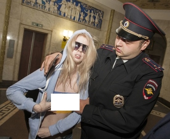 FEMEN задержали за нарушение порядка в Москве 