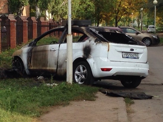 Форд Фокус серьезно пострадал от огня в Тольятти 