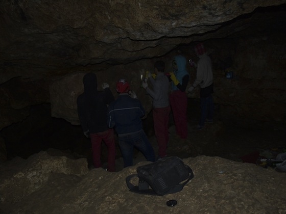 МОНС очищает пещеру Греве от следов вандализма