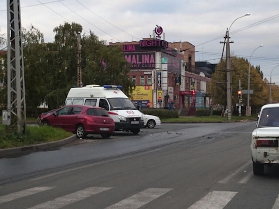 ДТП на перекрестке Автостроителей и Дзержинского в Тольятти