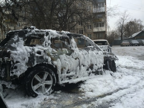 "Фольксваген" подожгли на Комсомольской в Тольятти