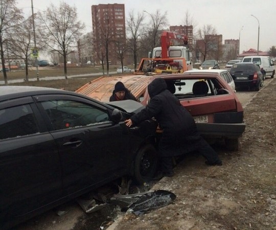 В ночном ДТП на Ворошилова пострадали три машины