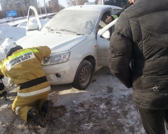 Огонь повредил салон Гранты у ДБ "Орбита" в Тольятти