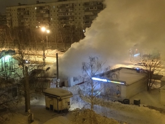 Пожар в ларьке с шаурмой на улице Автостроителей, Тольятти