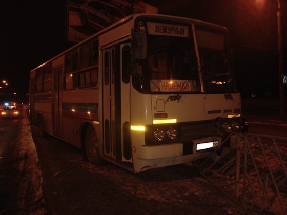 Водитель автобуса умер у ТЦ "Аэрохолл", Тольятти, 24 марта