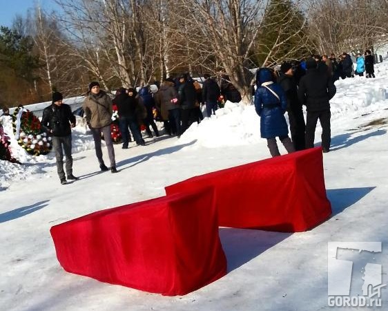 Погибших похоронили на Аллее Героев Баныкинского кладбища