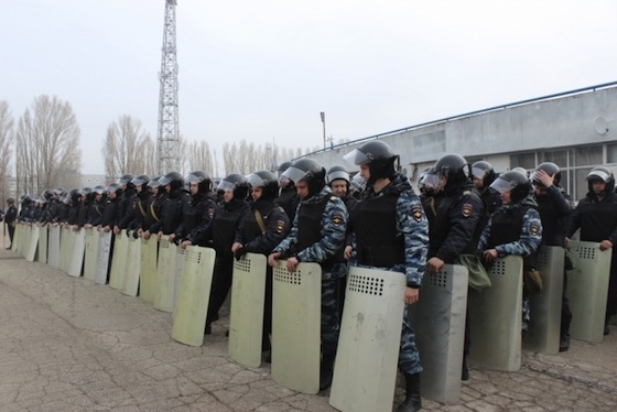 Учения полиции на стадионе "Торпедо" в Тольятти 