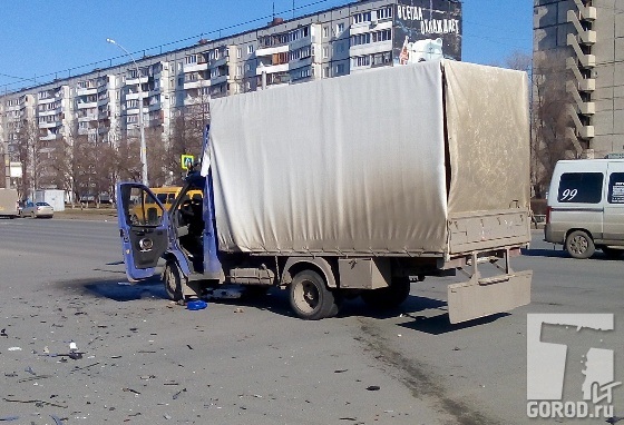 Водитель "Газели" устроил ДТП и сбежал в Тольятти