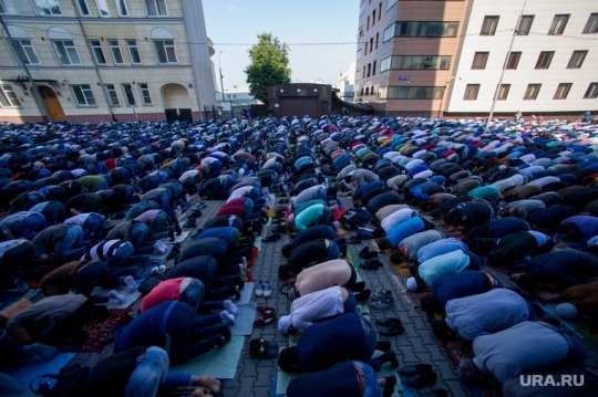 Мусульмане молятся о мире на Ближнем Востоке и Украине