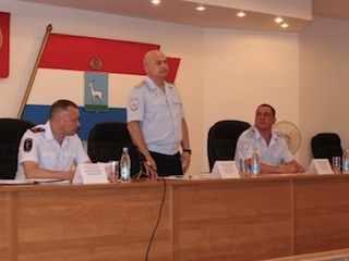 Вячеслав Хомских (в центре)