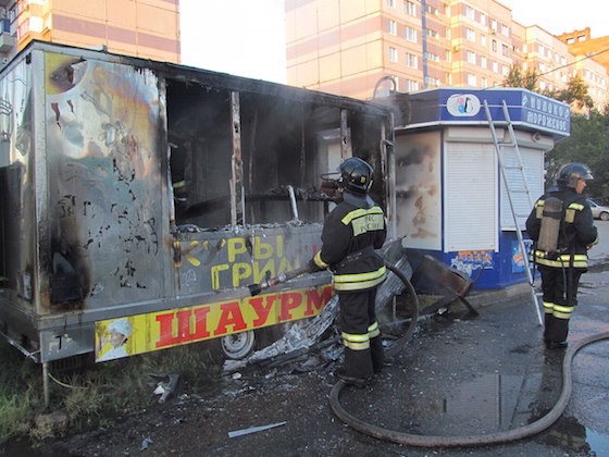 Ларек с шаурмой сгорел в 16 квартале Тольятти