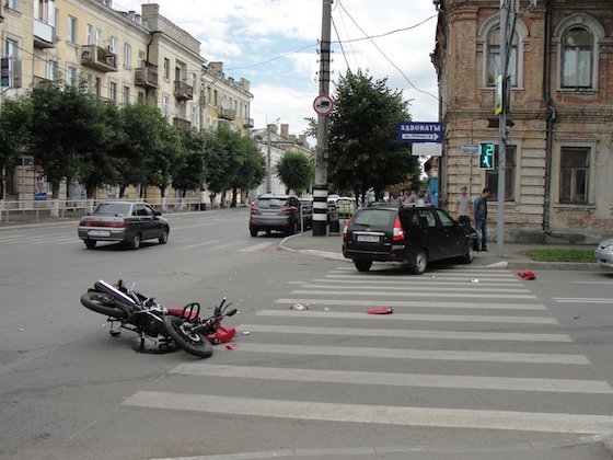 ДТП в Сызрани, "Приора" сбила подростков на мопеде