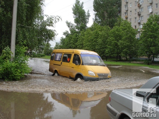 Тольятти, на улице Карбышева после каждого ливня - потоп