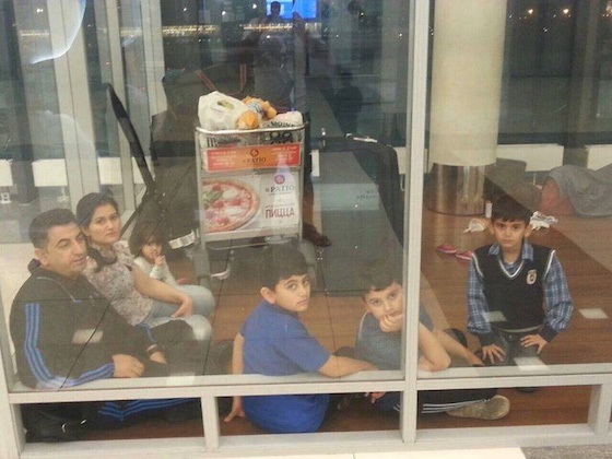 Семья Хасана Хабдо Ахмеда 2 месяца живет в аэропорту