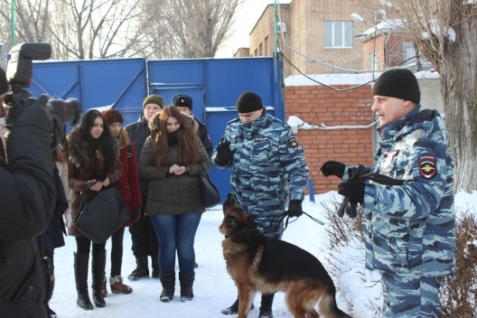 Тольяттинские студенты посетили кинологическую службу