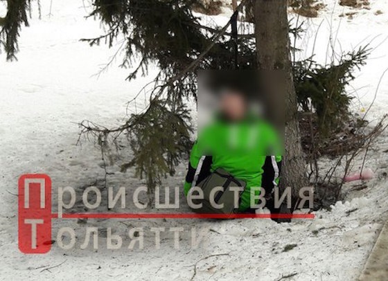 Мужчина в яркой сумке найден повешенным на сосне в Тольятти