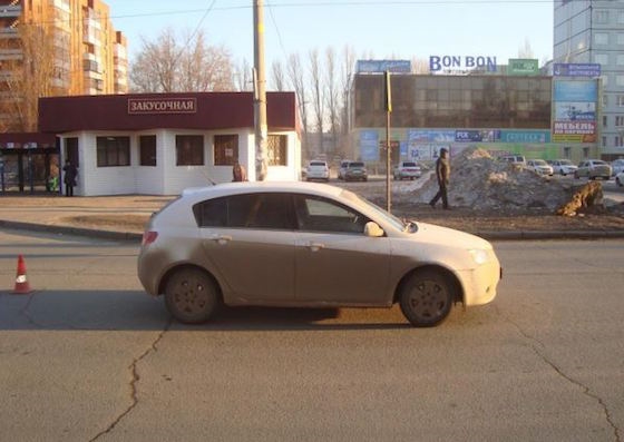"Джили" сбил женщин на переходе в Тольятти, 15 марта